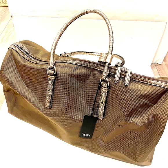 TUMI Carry More Ballistic Nylon and Leather Trim Bag NWT - Picture 13 of 16